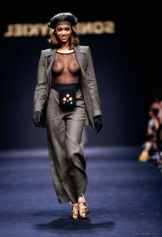 --- - Tyra Banks (97 photos) Tyra Banks (97 photos)