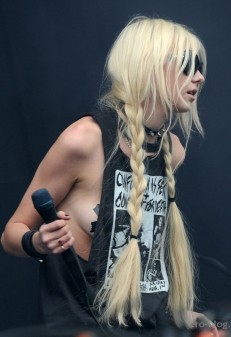 --- - Taylor Momsen (86 photos) Taylor Momsen (86 photos)