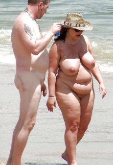 Fat People on the Beach (78 photos)