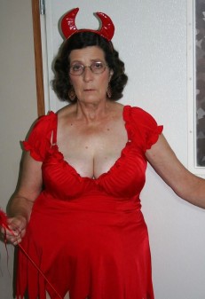 Sexy Grannies in Their 60s (80 photos)