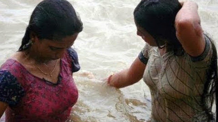 Indian Aunty River Bath