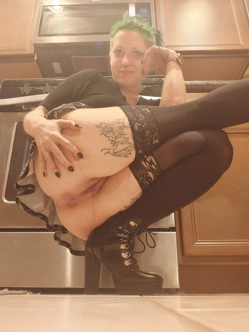 Mature without panties on the street