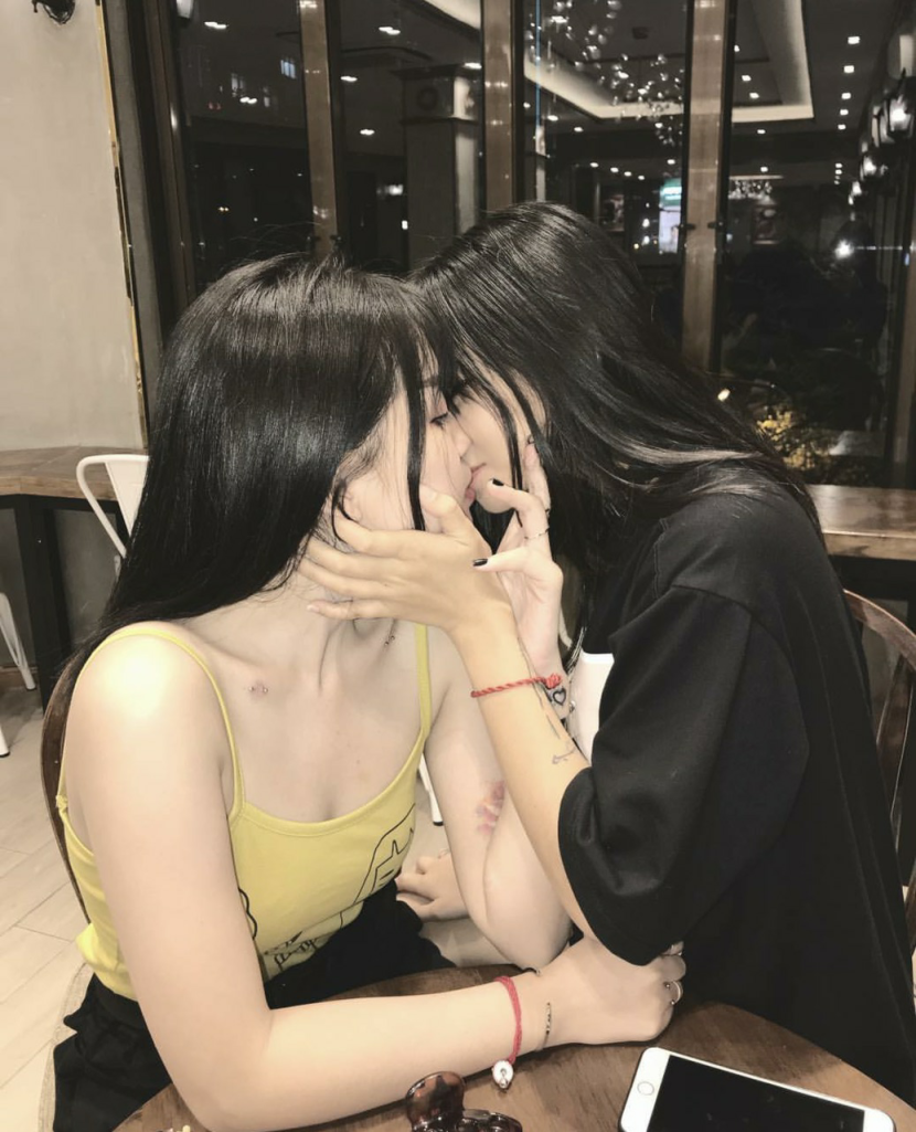 Passionate kiss with continuation