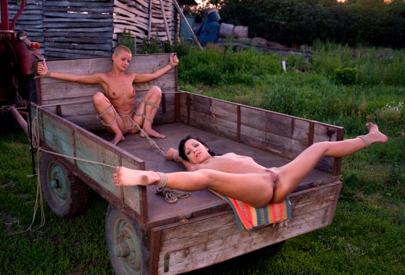 Naked pregnant women in the hospital