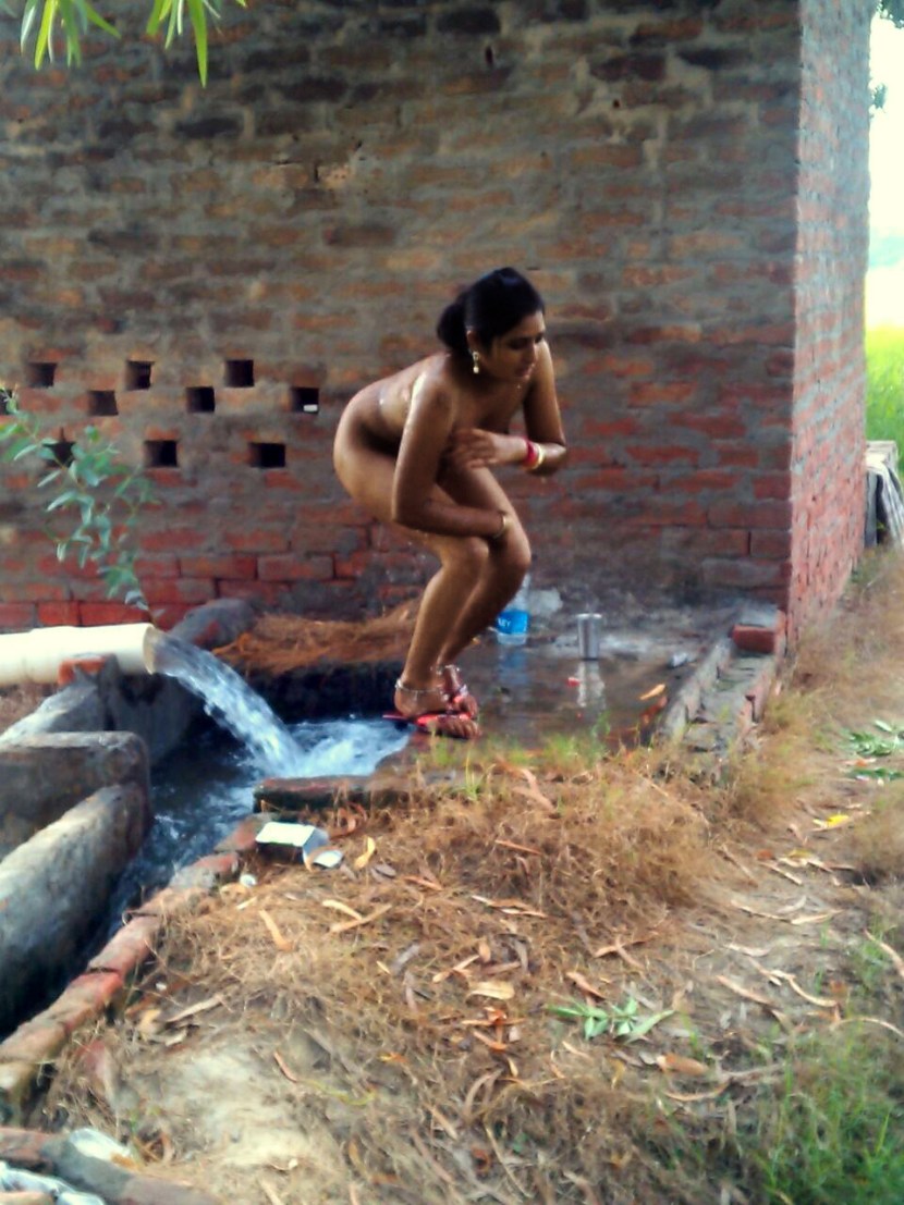 Indian Village Aunty Bathing Nude Outdoor Nude