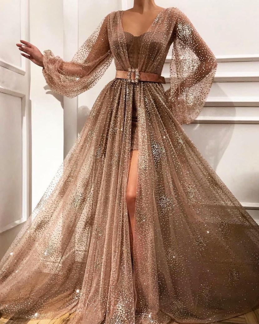 Evening dress in the floor with a cut