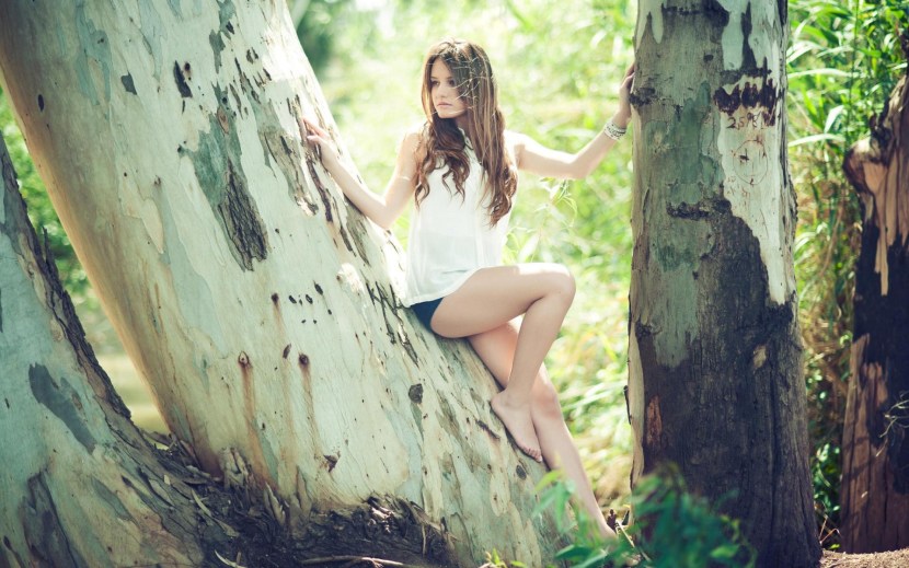 Photoshoot near a tree