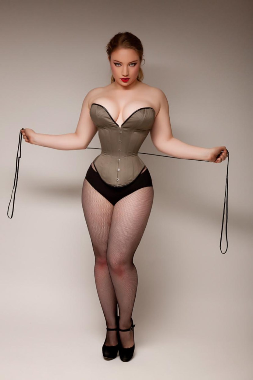 Bianca kettle in underwear