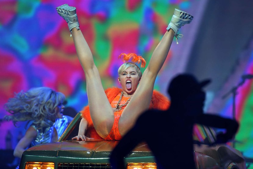 Lady Gaga and dancers