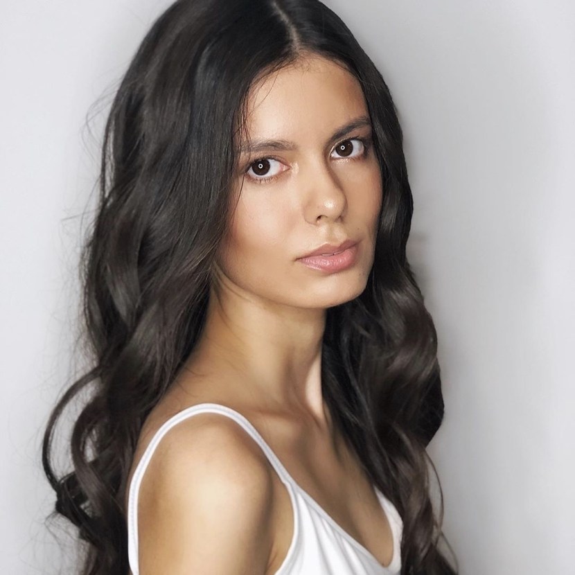 Restriction on the movement of the ceiling