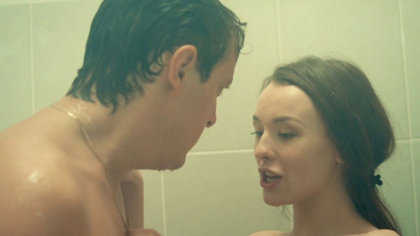 Naked Yana shows pussy