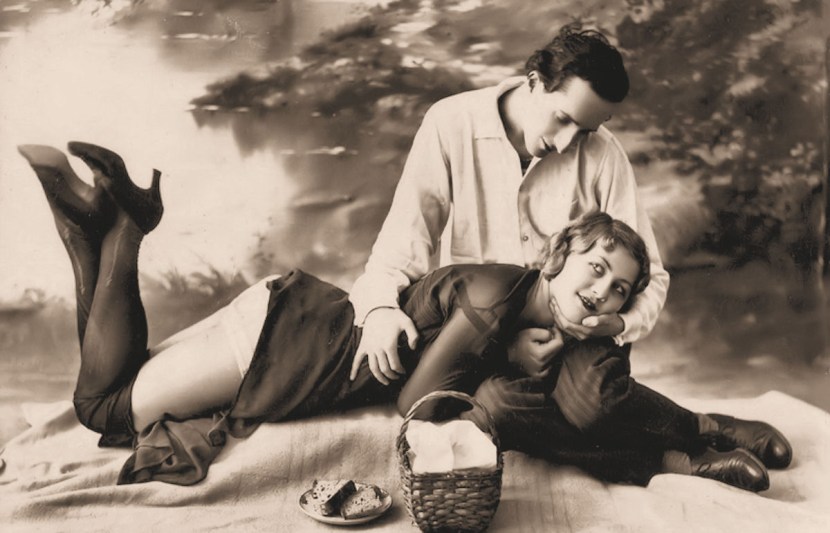 Retro women with boys