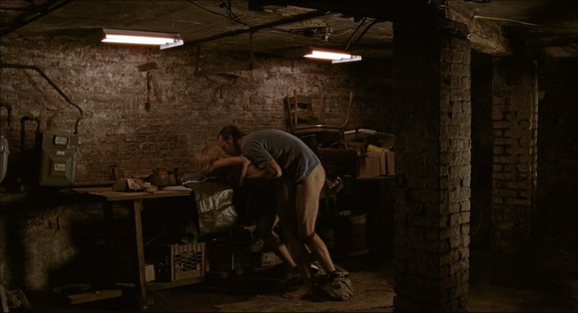 Maggie Gillenhae 2001