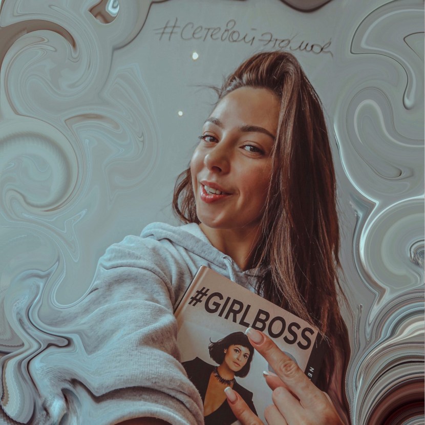 Contact series 2021 Julia