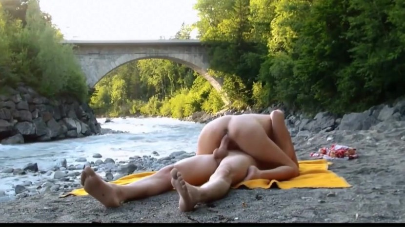 Teenagers fuck on the river