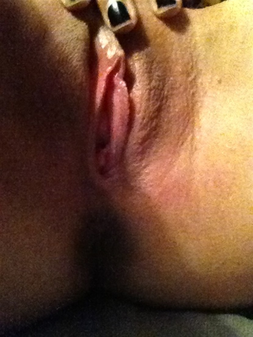 Cums flows from pussy