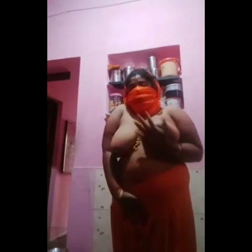 Girl showed Indian XXX tits