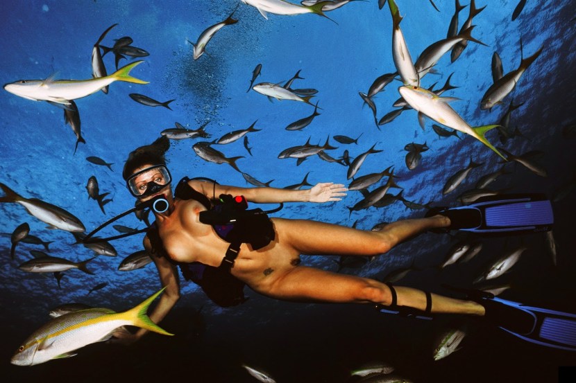 Submarine swimming women naked