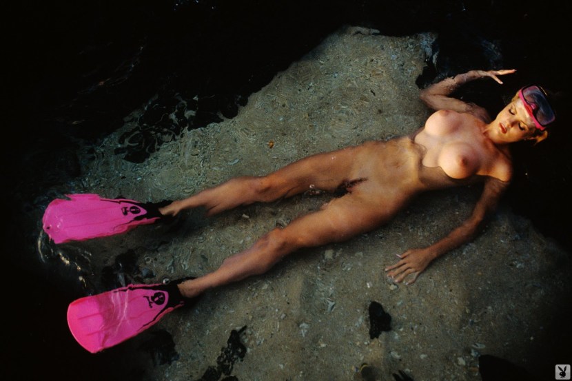 Naked diving caramel