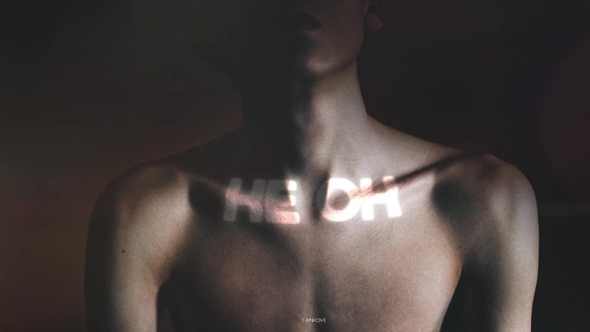 Renault Duster with girls