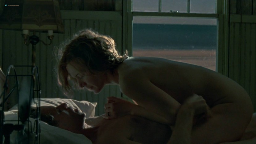 Kate Winslet and Idris Elba bed stage