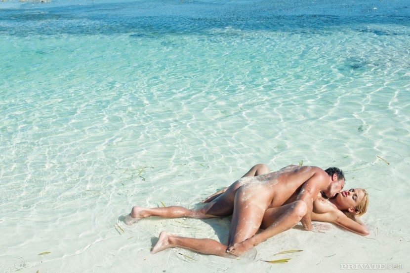 Fuertever swingers beach