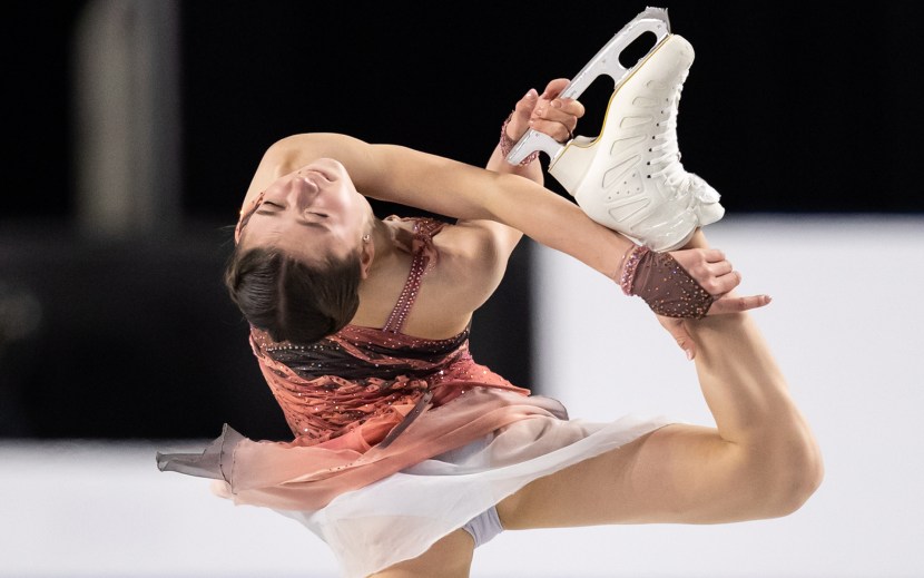 Anna Shcherbakova awarding World Cup