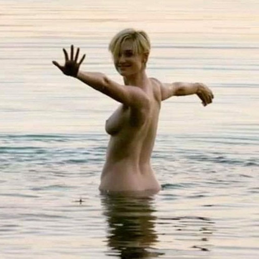 Elizabeth moron hot 18