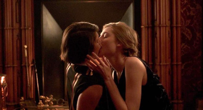 Elizabeth morons bed scenes