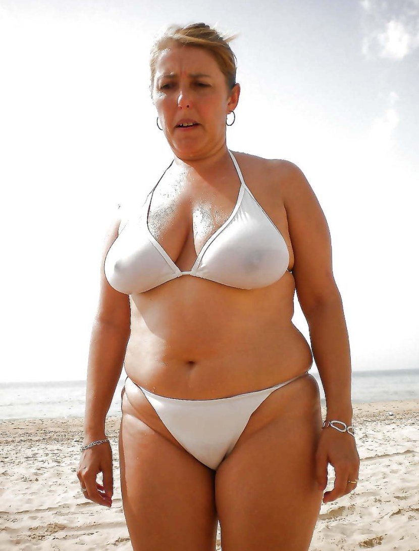 Mature aunts in swimsuits