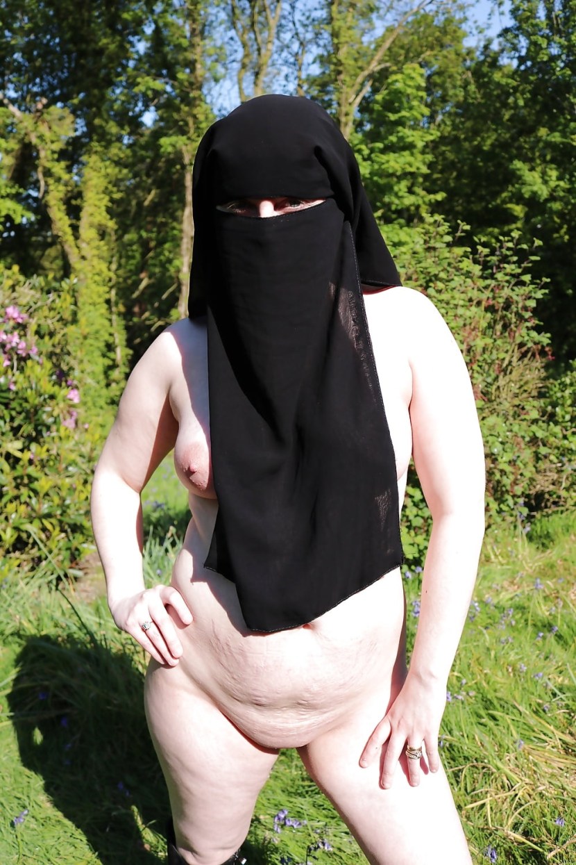 Aaliyah Hadid hijab maid