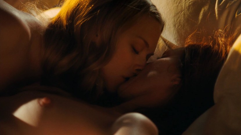 Julianna Moore breasts naked