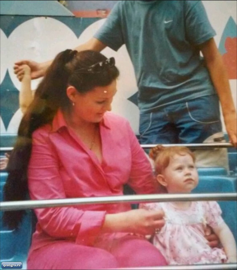 Ekaterina Volkova in boots