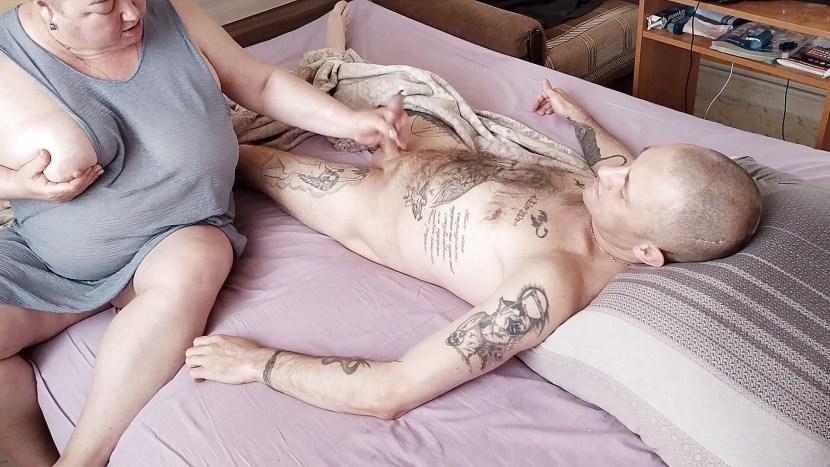 The girl sucked from a sleeping guy