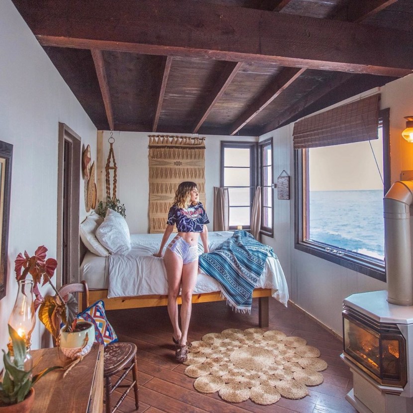 Sarah Steagj in underwear