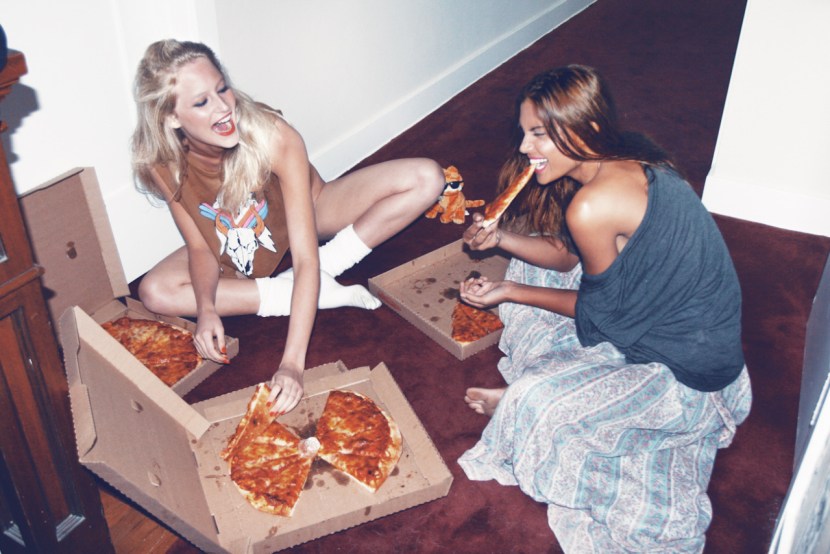 Girlfriends eat pizza