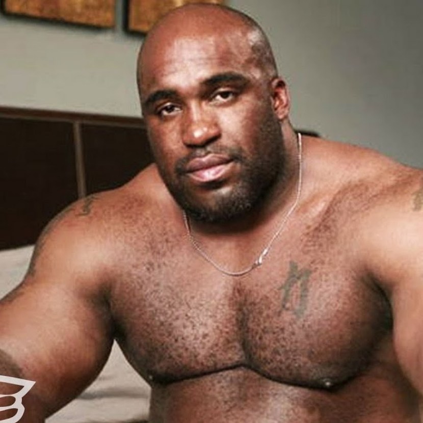 Jason Derulo with his wife