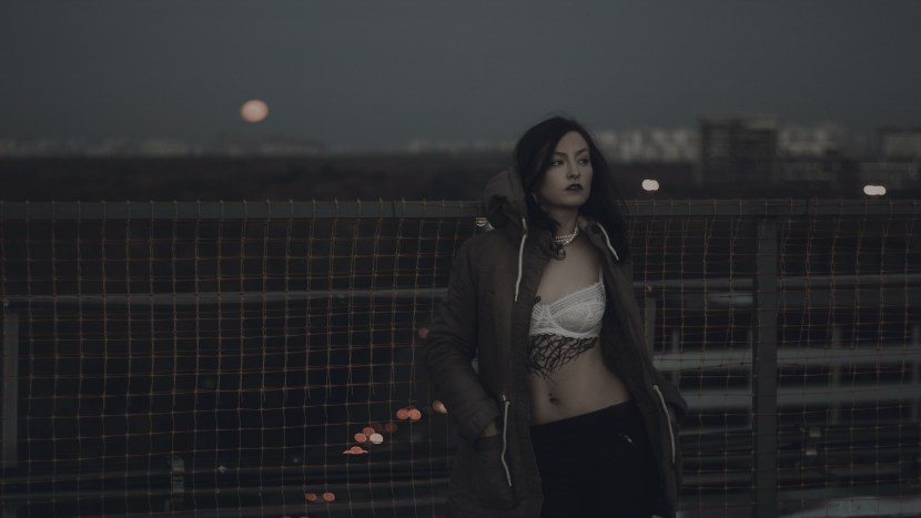 The girl made suicide live