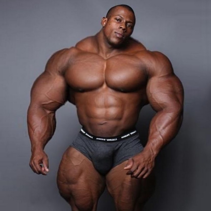 Eva Carrera and a crowd of blacks