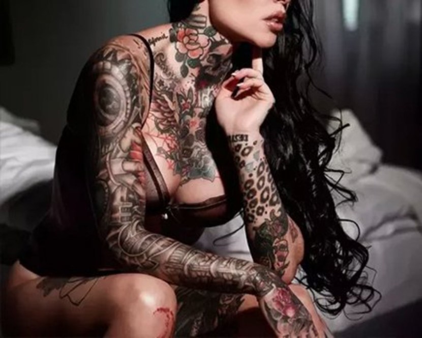 Naked tattooed women