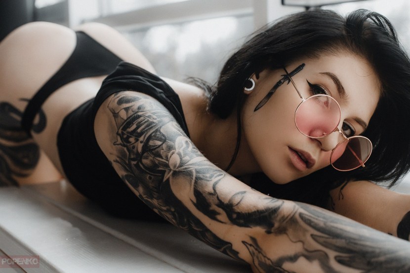 Tattoo girl with glasses