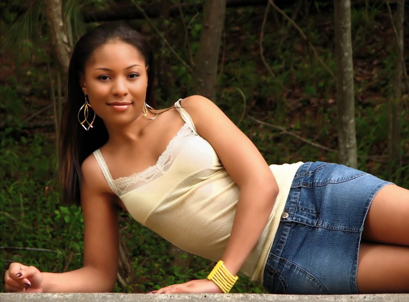 Adriana Mahogani black model