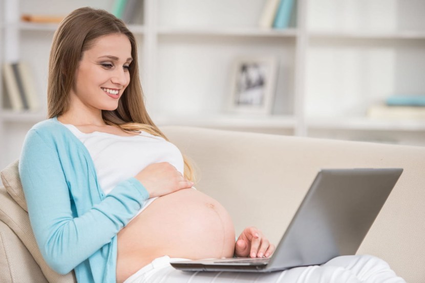 Photoshoot of a pregnant blonde