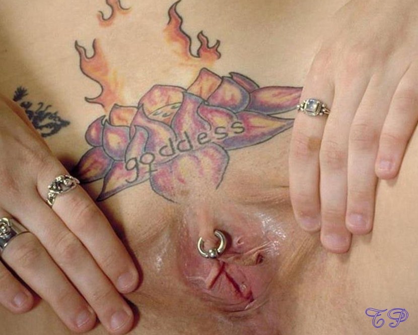 Porn actress tattoo on the pubis Triangle