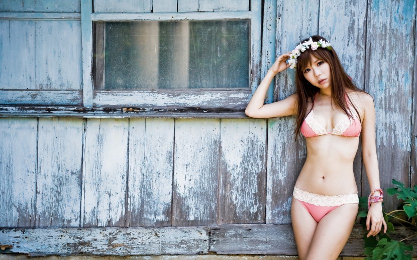 Beautiful slender Chinese women