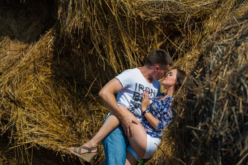 Naked women in a village bath