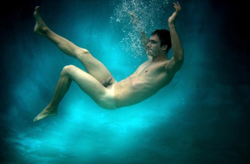 Naked guys divers