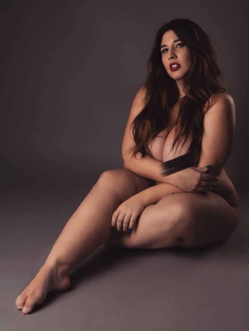 Sofia Adams plus saz