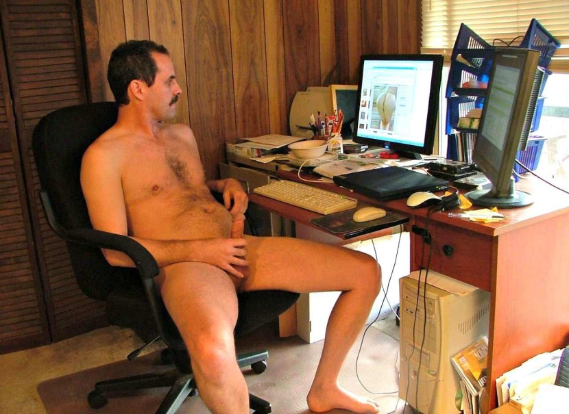 Jerking in front of the computer