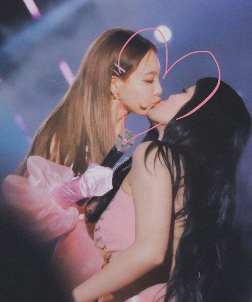 Twice Nayeon and Momo Kiss